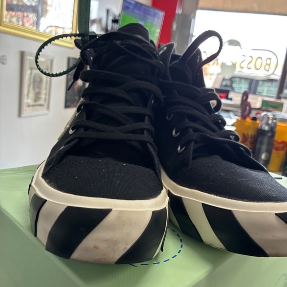 Men’s Off-White Sneaker Vulcanized Mid Pre Owned SZ 45 Used W/Box - Picture 6 of 16